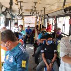Escenario. Los usuarios están obligados a usar mascarillas en los buses.