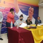 Una notaria que acudió al acto, por pedido de la dirigencia política, hizo la desmaterialización del documento de impugnación.