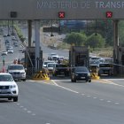 Circulación. El flujo vehicular en el peaje de Chongón fue menor en comparación al feriado del año pasado.