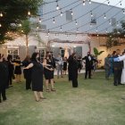 Hecho. Momento en el que desinfectan a los invitados de una boda desarrollada en Guayaquil.


PERIODISTA : LINA ZAMBRANO 



FECHA :16 /07/2020 



Agencia (ag-extra)