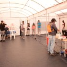 Personas realizan filas para realizarse chequeos médicos en Quito.