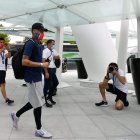 Neymar arriba al hotel del equipo francés en Lisboa la mañana de este martes.