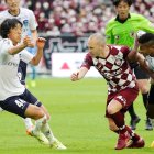 La J1, la primera división de la J. League, que había sido suspendida por más de cuatro meses debido a la propagación del coronavirus, se reanudó el 4 de julio.