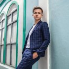 El cantante tiene 21 años y canta el tema "Me llamas" con Ana Paula.