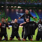 Los jugadores del Lyon festejan tras derrotar por 3-1 al Manchester City y clasificar a las semifinales de la Champions.