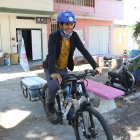 Alberto Hidalgo saliendo de su casa en la ciudadela Sauces 8.