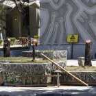 Solo tronco quedaron de tres árboles talados en los alrededores de la Facultad de Arquitectura.