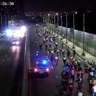 Cerca de un millar de ciclistas rodaron hasta la entrada de la isla Mocolí.