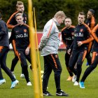 Koeman dejó el banquillo de Holanda para llegar al Barcelona. Pero ya ha recibido algunas críticas de exdirigidos.