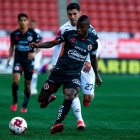 Miler Bolaños llegó a lucir la banda de capitán del Xolos, pero volvió a meterse en problemas