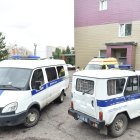 OMSK. La policía y los vehículos de ambulancia aparecen frente al hospital donde fue atendido el líder ruso.