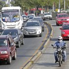 Respiro. Hasta este domingo, los vehículos podrán utilizar el carril de la metrovía.