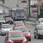 Los conductores de vehículos critican la medida de hacer exclusivo el carril.