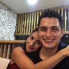 Santiago Jaramillo junto con su esposa, Ornella Zambrano.