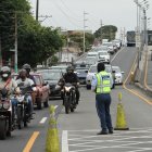 Hecho. Desde el lunes 24 de agosto la ATM prohibió invadir los carriles exclusivos de la Metrovía.