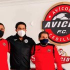 Jaime Iván Kaviedes (c) aún no debuta con su nuevo equipo, el Aviced.