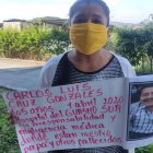 La mujer ha participado en plantones junto a otras personas quienes atraviesan por la misma calamidad.