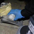 Pese a que tenían bien escondida los bloques de droga, la Policía encontró la ilegal sustancia.