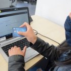La lista de las aplicaciones gravadas con el 12 % del IVA no incluye solo las que están dedicadas al entretenimiento, sino otras como LinkedIn, para encontrar empleo; Wix, para crear páginas webs, sitios para adquirir libros y apps para aprender idiomas como Duolingo y OpenEnglish.