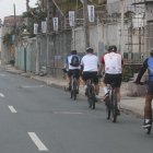 Hecho. Los ciclistas y expertos en movilidad hacen énfasis en la distancia que debe haber entre los biciusarios para evitar incidentes.