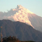 El Instituto Geofísico advierte de que el volcán Sangay aumenta su actividad.