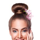 El corrector de ojeras puede aplicarse sutilmente con el dedo