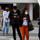 La línea de tendencia acumulada nacional de casos confirmados por fecha de inicio de síntomas permanece estable.