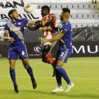 Los errores defensivos condenaron a Emelec a una nueva derrota, esta vez ante Técnico Universitario.