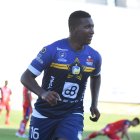 Jhon Cifuente, delantero del Cetáceo, marcó el gol del triunfo de los manabitas.