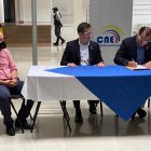 El binomio de Amigo; Pedro José Freile y Byron Solís Figueroa, firmaron su candidatura.