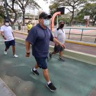 Jornada. Diversas personas acudieron al parque de la Kennedy, este martes 1 de septiembre, para ejercitarse.