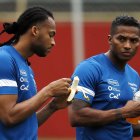 Antonio Valencia (d) jugaría en el Yeni Malatyaspor, donde la anterior temporada jugó Arturo Mina.