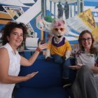 Alexandra, la llama Nina y Valeana, las protagonistas del proyecto educativo.