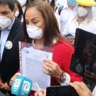 Negativa. El CNE no entregó a Pierina Correa el formulario para la aceptación de la candidatura de su hermano.