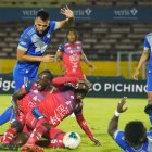 El Nacional se impuso a Emelec en un partido que fue trabado al inicio pero que terminó con emociones en las dos porterías