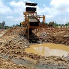 En Ponce Enríquez, en Azuay, se hizo un operativo contra la minería ilegal. El alcalde del cantón impidió el retiro de la maquinaria, informó la ARC.