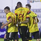 El festejo amarillo en el estadio Bellavista, Martínez, Angulo y Díaz.