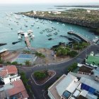 Puerto Ayora, en la isla Santa Cruz es la ciudad más poblada de la provincia de Galápagos.