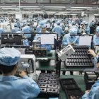 Muchas empresas están replanteándose tener su producción en China.