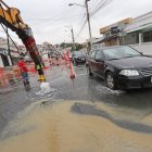 Trabajos de Interagua en una de las fugas de agua potable que se han dado en este año.
