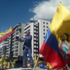 Los militantes de AEA se tomaron por varios minutos la calle adyacente al Consejo Nacional Electoral.