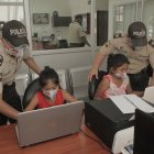 Programa. Cuatro policías serán los tutores de los menores hasta que finalice el presente año lectivo.