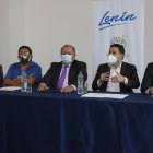 El ministro Gabriel Martínez dio el lunes una rueda de prensa sobre el estado del proceso contractual del hospital de Pedernales.