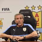 Óscar Washington Tabárez duda que las eliminatorias se inicien en plena pandemia.