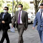 El ministro de Economía Richard Martínez dio una versión breve en el caso del Hospital de Pedernales.