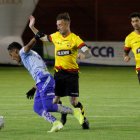 Clave. Damián Díaz (d), mediocampista de Barcelona, además de marcar el gol reguló los tiempos en el Ídolo, sin embargo su tanto no alcanzó para sumar los tres puntos.