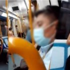 Escenas del video en el que se registró el acto racista contra tres personas en el Metro de Madrid, España.