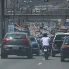 Congestionamiento. Desde el pasado 24 de agosto la ATM prohibió invadir los carriles de la metrovía. La medida es defendida por el gerente de la institución.  El cambio ha generado más embotellamientos.