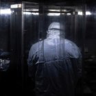 Imagen de las pruebas a la que fue sometido el plástico que acaba con el coronavirus en minutos.