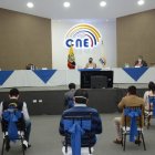 El pleno del CNE tuvo ayer su primera reunión presencial en seis meses. Acudieron tres de los cinco integrantes del organismo.